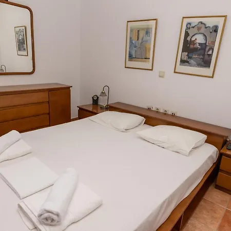 Stone Wood House Perivólia